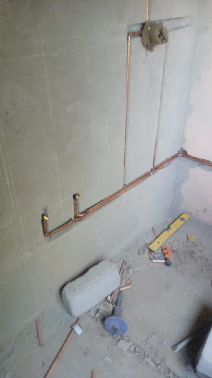 Copper pipe installation for bathroom plumbing